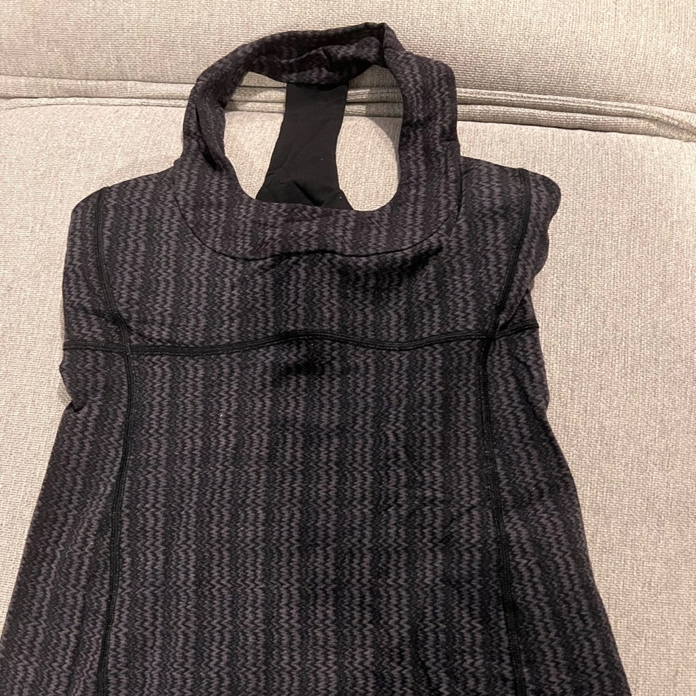 Lululemon scoop me up tank black with stripes with built in bra
